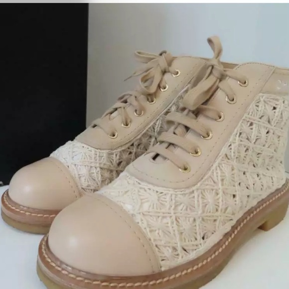 Beautiful Chanel SHOES - Picture 2 of 11